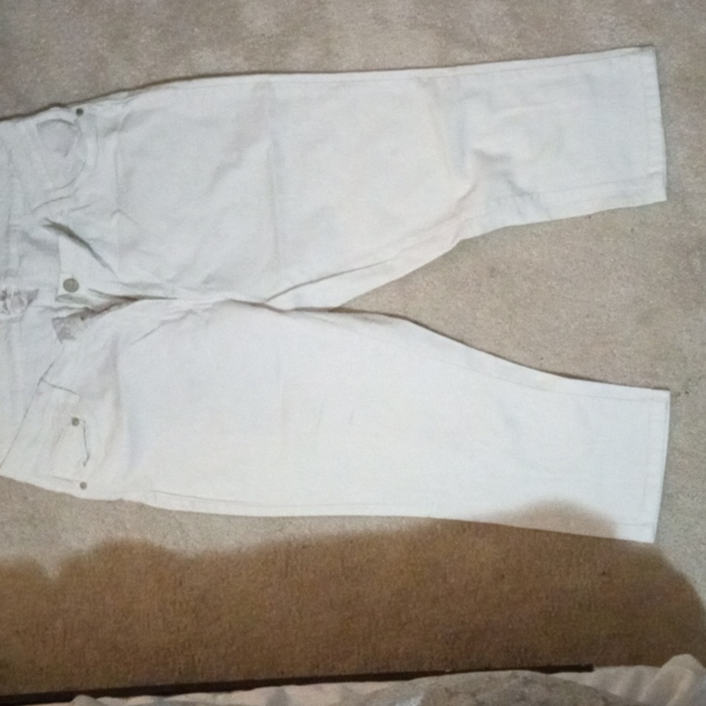 Women's capris white